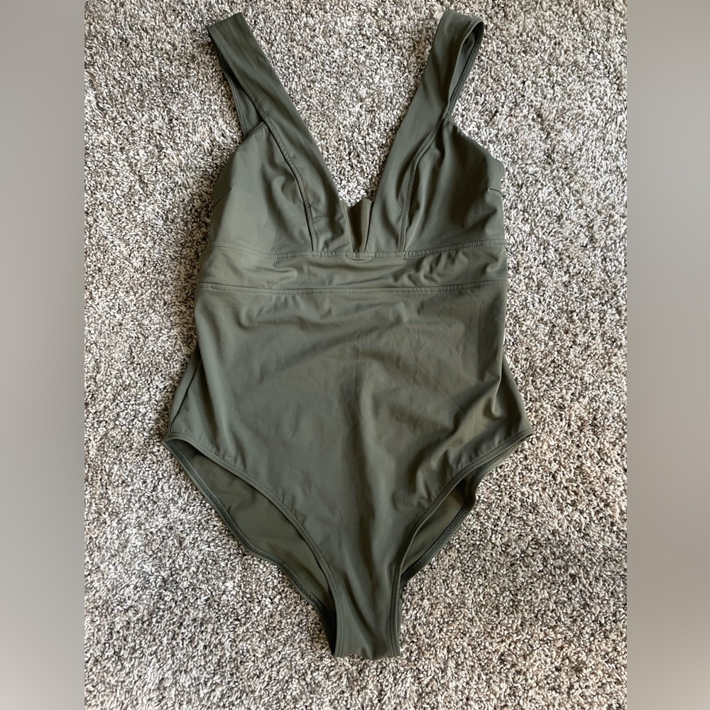Accessorize London One Piece Bathing suit in Sz 8 in gently used condition